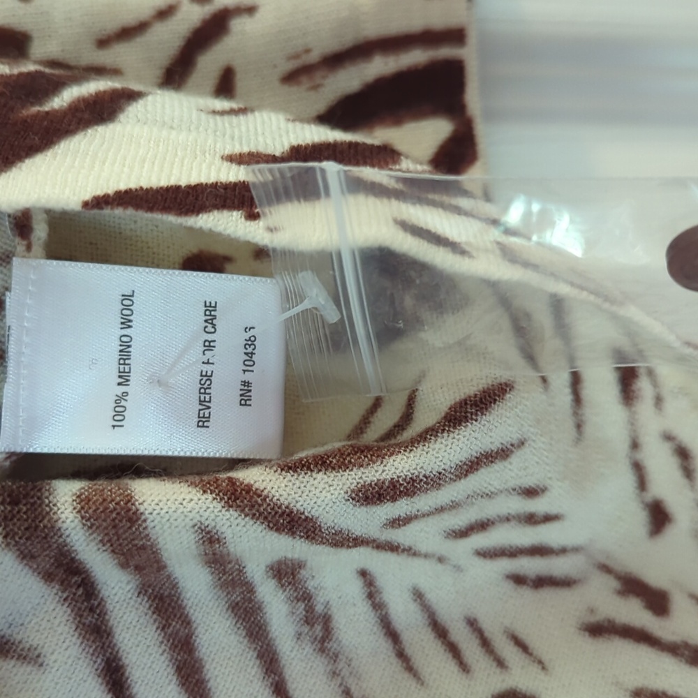 Garnet Hill ECO Merino Wool Tropical Button Up Cardigan NWT - Picture 5 of 7